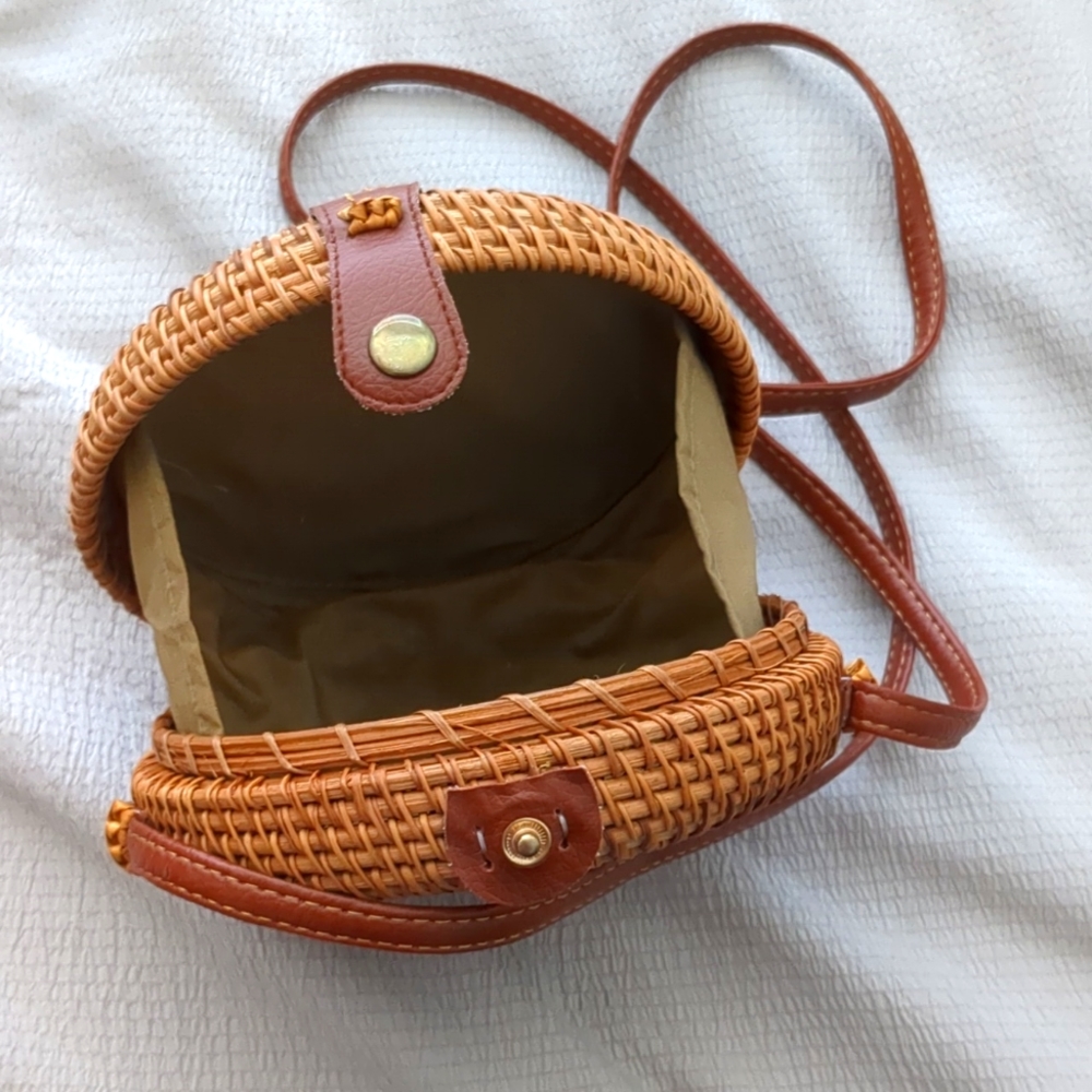 Round Rattan Crossbody - Picture 4 of 4